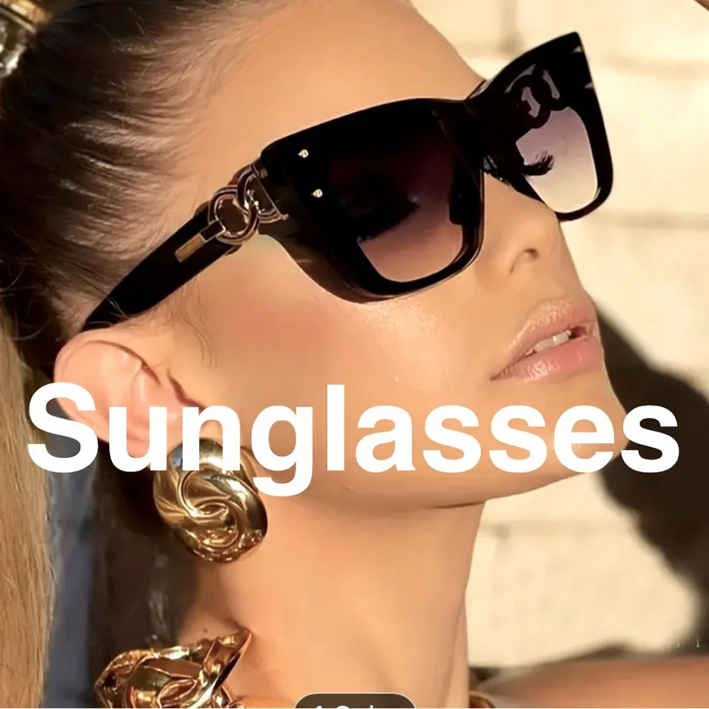 Sunnies this way>>>>> - Picture 1 of 1